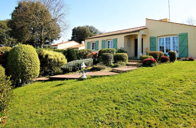 Les Ormeaux, Spacious family home for 6, 3 bedrooms, large garden with trees.