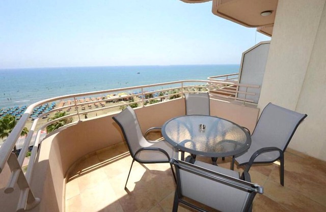 Les Palmiers Beach Hotel