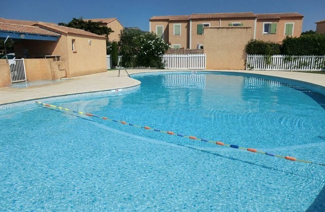 Les pieds dans la piscine la tête dans la tour" rental
