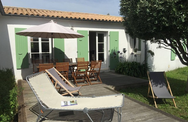 Les Portes en ré, bonita villa con jardín en el centro del pueblo.