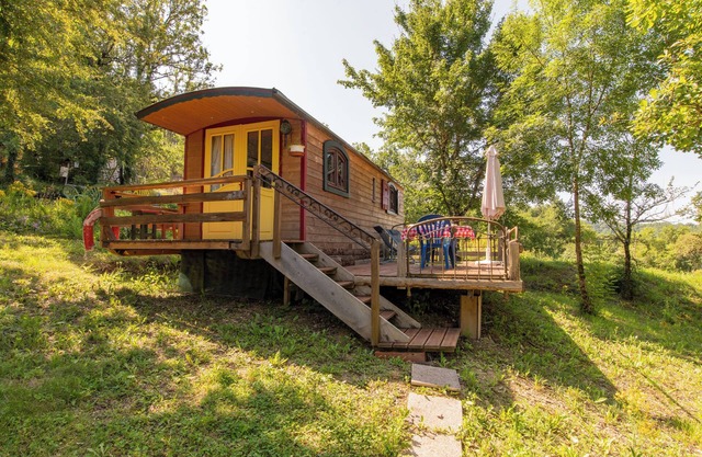 LES ROULOTTES DE RITA, in the countryside, swimming pool, pets welcome!
