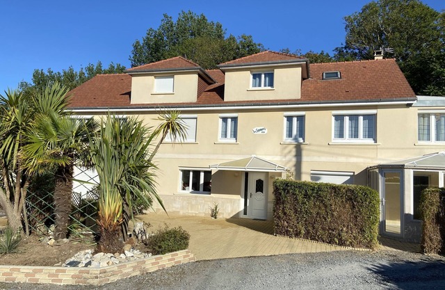 Les Sycomores large 8-person gîte with spa, 5-minute walk from the sea