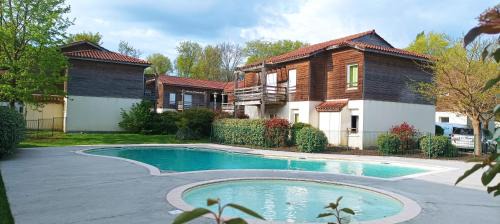 Les Terrasses du Lac piscine M65