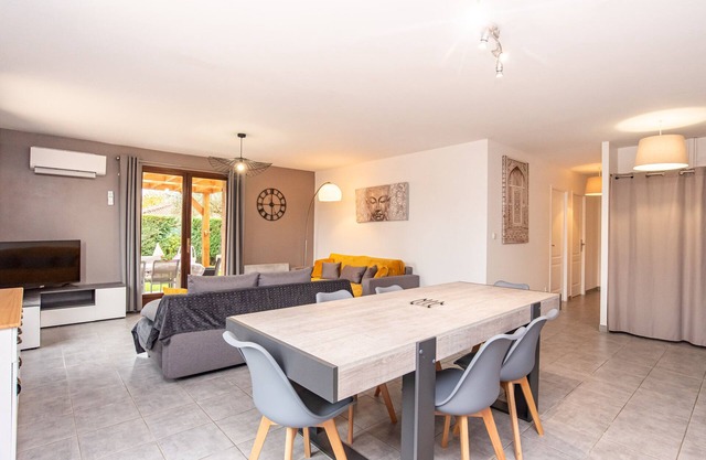 Les Tournesols, Beautiful House Garden private parking 3 gd beds+2 beds 1p wifi, air conditioning