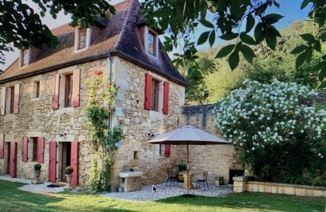 Les Volets Rouges house, charm, view and private pool near Sarlat.