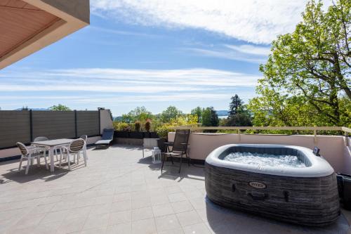 Lesa, Jacuzzi with Lakeview