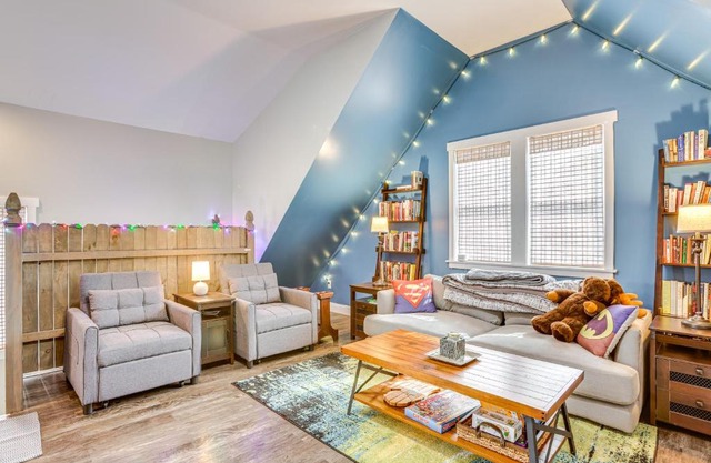 Less Than 1 Mi to Beach Quirky and Central Apt in Frankfort