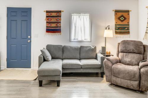 Less Than 1 Mi to ENMU Pet-Friendly Home in Portales!
