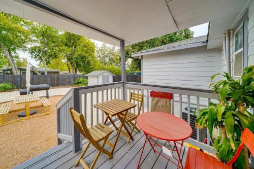 Less Than 1 Mi to Frost Bank Center Home with Deck and Grill!