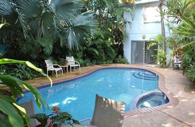 A menos de 1 minuto a pie de la playa de Kailua, piscina, jacuzzi, aire acondicionado, NUC # 90 / BB -0013