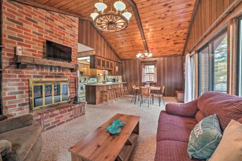 Less Than 3 Mi to Higgins Lake Roscommon Cabin with Deck
