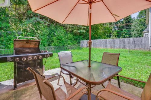 Less Than 4 Mi to Dtwn Greensboro Renovated Home with Yard!