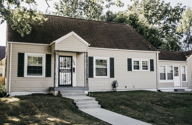 Less than a mile from KY Derby/Churchill Downs + Sleeps 8!