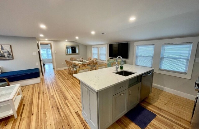 Let's Go to the Beach! **2 Bedroom Condo**