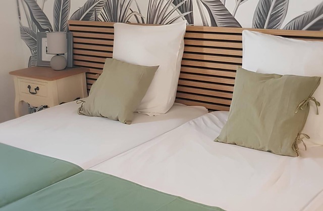 LEU ZARLOR Location Holiday residence 15 minutes from the beach, Double rooms