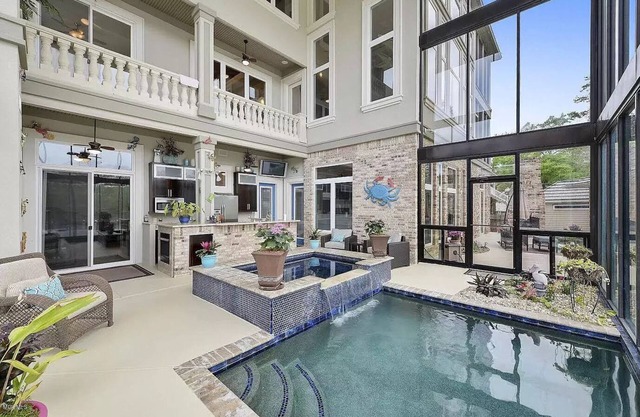 Level 1, infinity pool and amazing outdoor entertaining space! - Diamondhead, MS