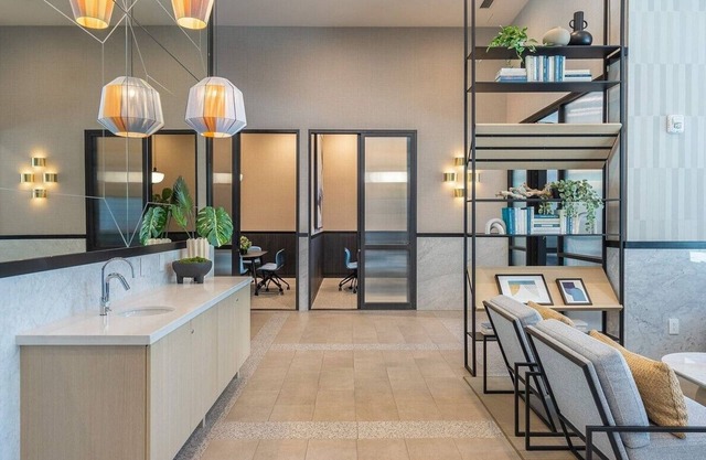 Level- Extended Stay Getaway. One Bedroom Suite