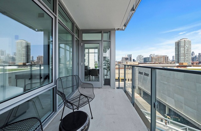 Level - Fulton Market spacious 2 bedroom, 2 bath suite with full kitchen