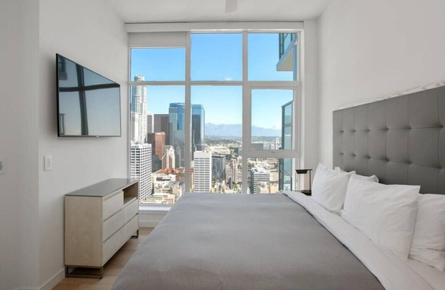 Level South Hill- A City Escape. Two Bedroom Sky Suite in the Heart Of DTLA