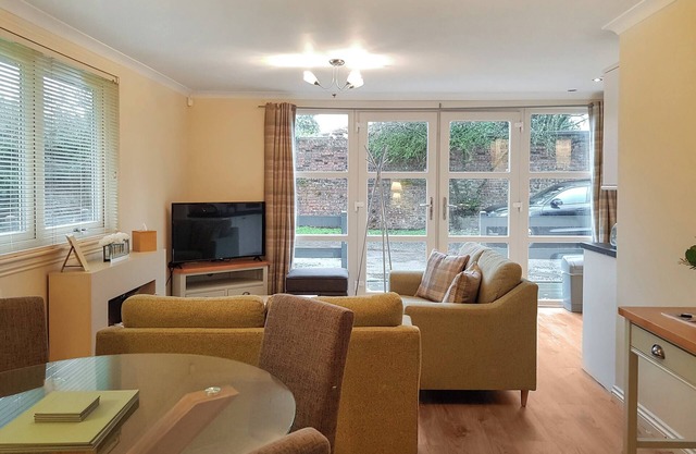 Leven Lodge 2 - UK46044