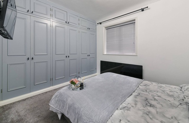 Lewisham - ModernApt - Sleeps 4 - Free Parking - Central London 25mins by Train
