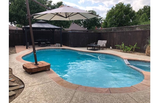 Lewisville -Home Away From Home - Pool/Spa Retreat