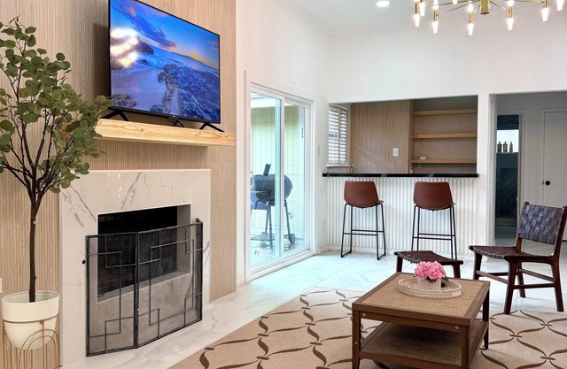 Lewisville Retreat: Pool, Arcade, Sleeps 10