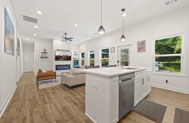 Lexington Luxury: Riverdale