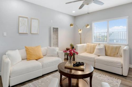 Leyla Pool Spa Min to Downtown Freeways Beaches