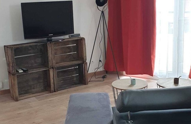 Lhacienda cozy apartment 800m from the beaches in the heart of the 8th arrondissement
