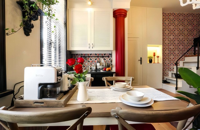 Lian's Cozy Garden home, beside a subway in downtown of Shanghai w/AC,WIFI etc.