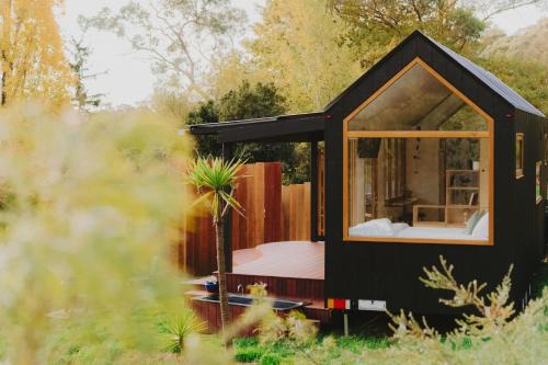 Libelle - Peaceful, Secluded Luxury with abundant wildlife and seasonal water views, on 3 private acres IN Daylesford