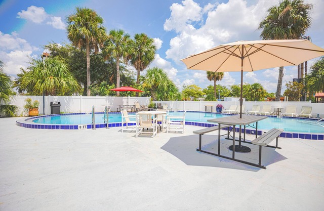 Liberty Garden Inn by OYO Kissimmee near Disney World