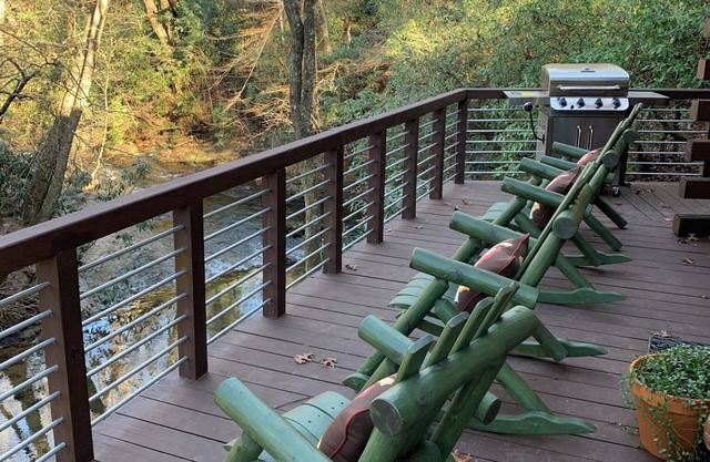 Lickskillet Lodge 4bd/2bath ON FIGHTINGTOWN CREEK, Trout