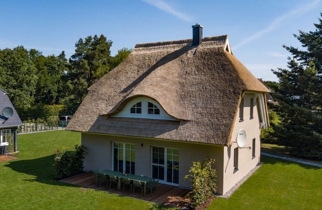 Lieblingshof House 3 - Holidays under the thatch and close to the Baltic Sea