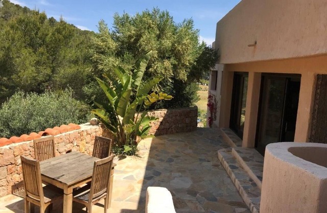 La vida en Ibiza en el idílico norte de la isla.