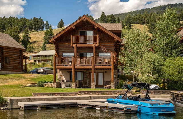 Life is better at the lake! Hot Tub! with Lake Views King's Cabin