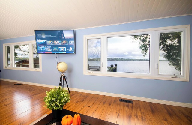 Life is Good Lakefront Cottage — 1.5h from Toronto