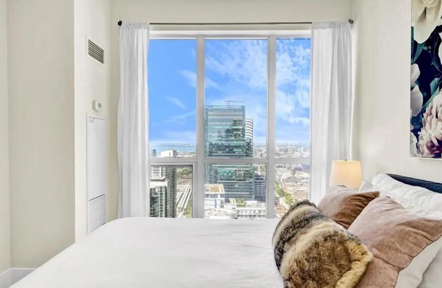 Life Suites Loft - CN Tower