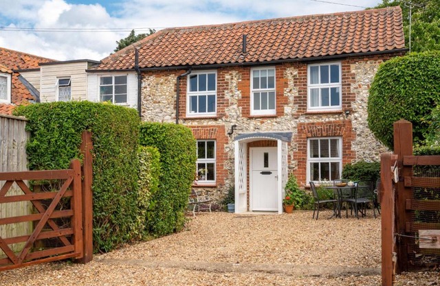 Lifeboat Cottage by Big Skies Cottages