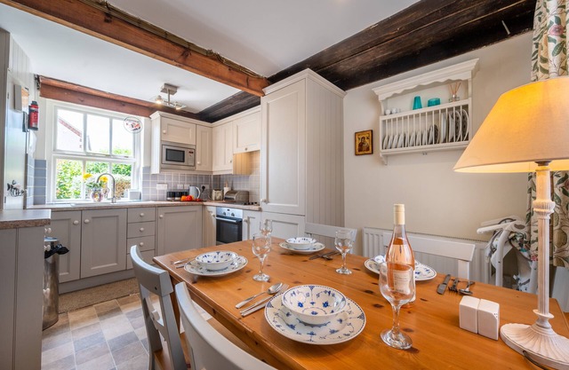 Lifeboat Cottage - Pretty period cottage in a quiet coastal spot