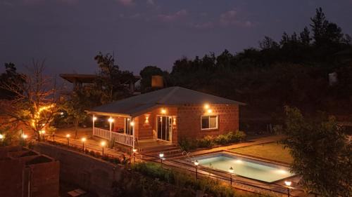 Lifeline Villas - 2bhk Red Stone Luxurious Valley View Villa With Huge Private Pool