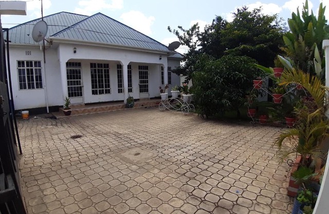 LIFT THEM UP homestay