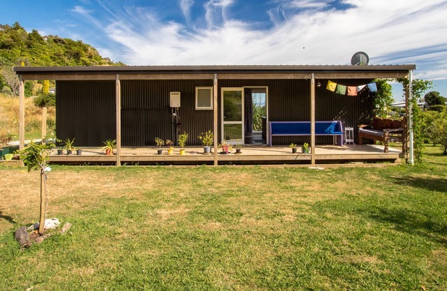 LIGAR BAY COTTAGE - LIGAR BAY HOLIDAY HOME in Ligar Bay