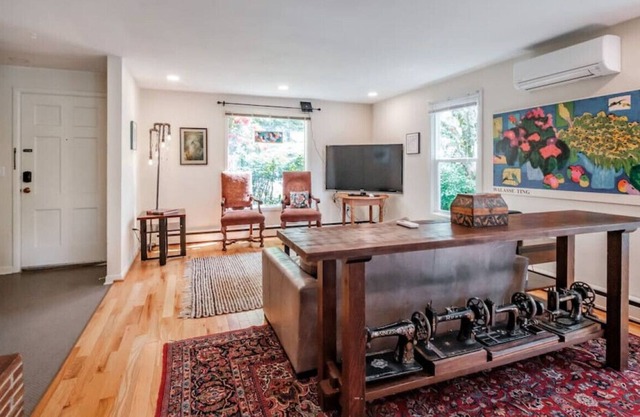 Light and bright apartment in the heart of Eugene