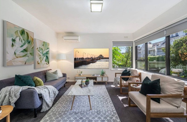 Light and bright ground floor 2 bedroom apartment.