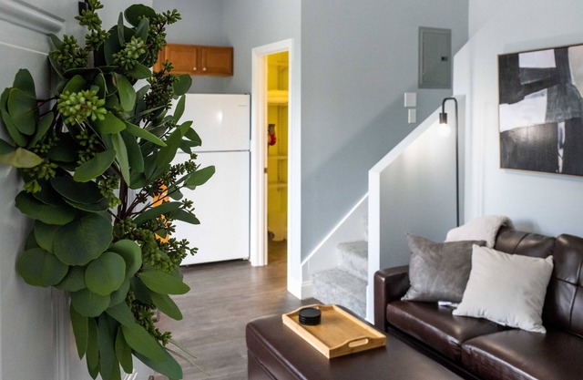Light & Bright Loft Apartment Near Downtown MHT