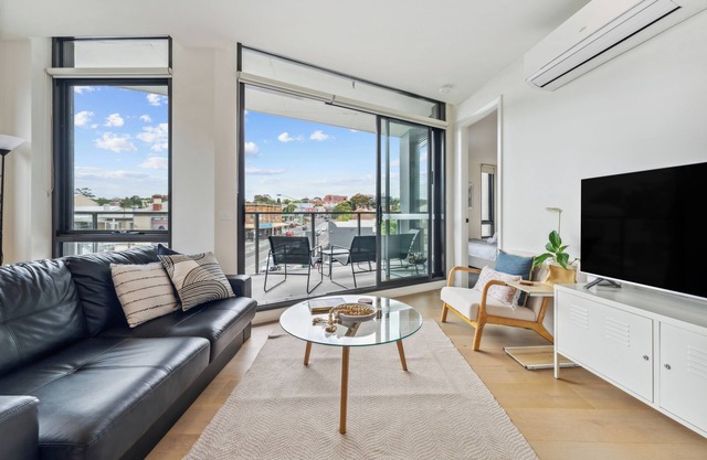 Brand New! Lux stay - Close to city, major hospitals and airport.