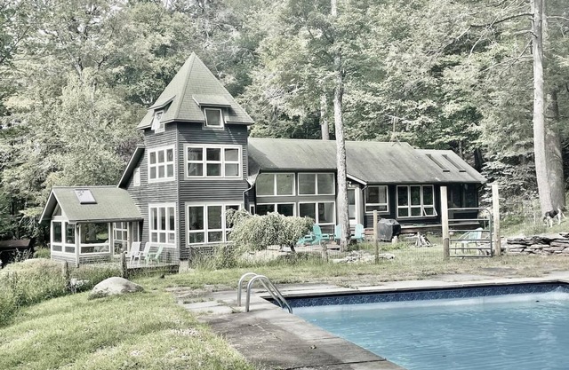 Light filled Architect Beauty With Total Privacy