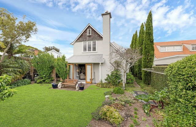 Light-Filled Living and Outdoor Charm